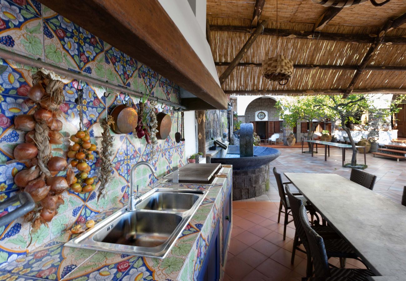 Villa a Sorrento - AMORE RENTALS - Villa Florinda con Piscina Privata e Vista Mare