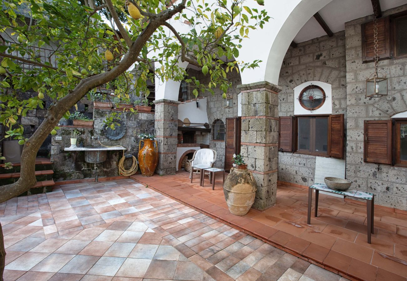 Villa a Sorrento - AMORE RENTALS - Villa Florinda con Piscina Privata e Vista Mare