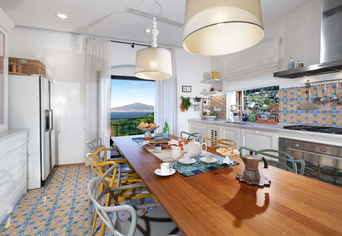 Villa a Sorrento - AMORE RENTALS - Villa Florinda con Piscina Privata e Vista Mare
