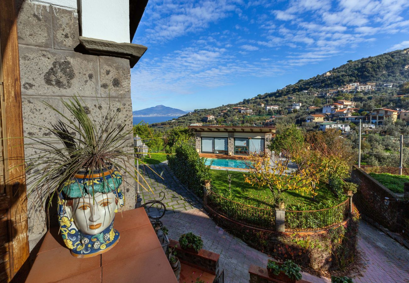 Villa a Sorrento - AMORE RENTALS - Villa Florinda con Piscina Privata e Vista Mare