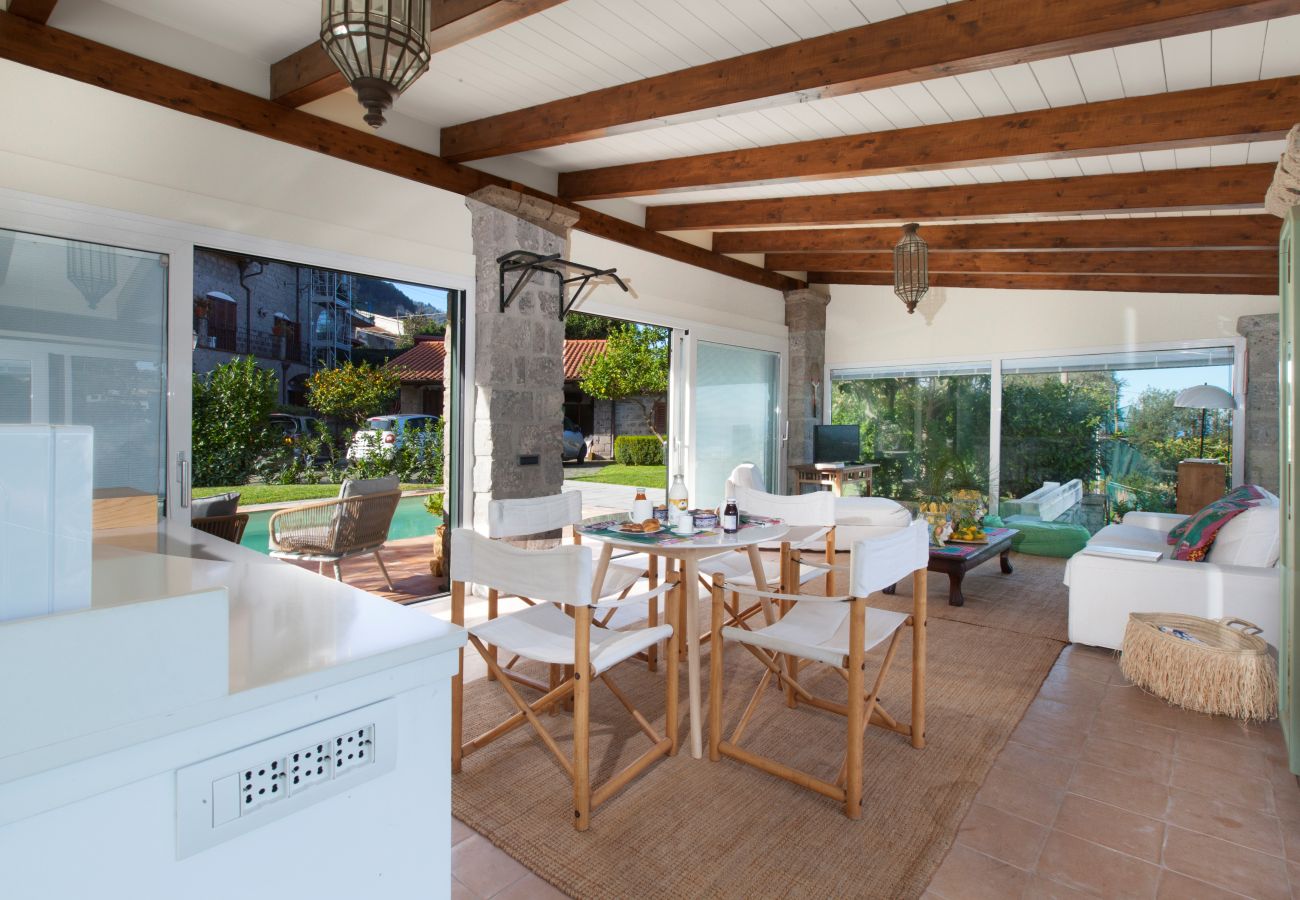 Villa a Sorrento - AMORE RENTALS - Villa Florinda con Piscina Privata e Vista Mare