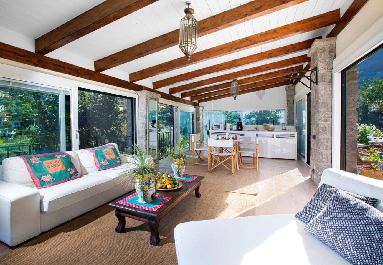 Villa a Sorrento - AMORE RENTALS - Villa Florinda con Piscina Privata e Vista Mare