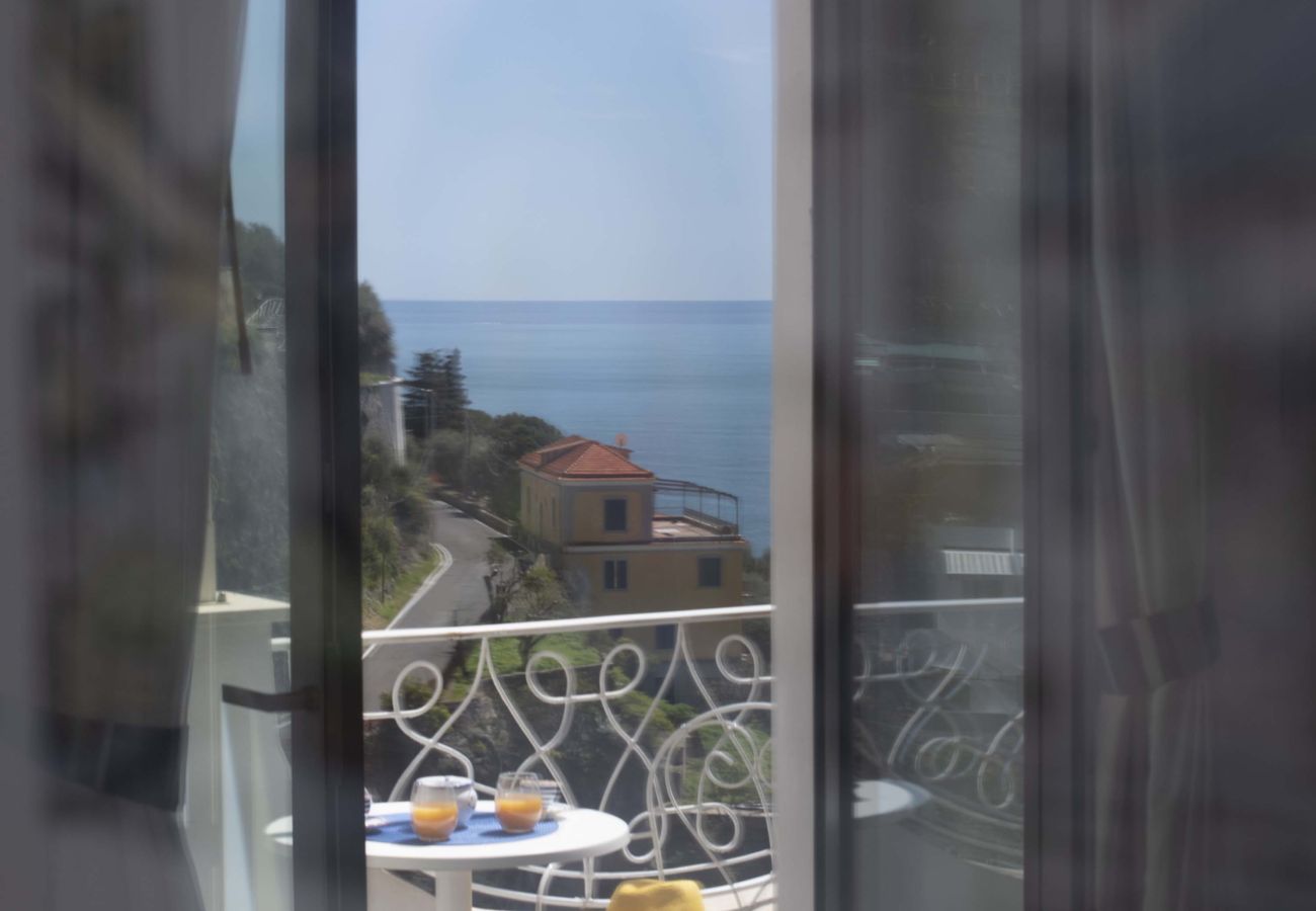 Villa a Amalfi - AMORE RENTALS - Villa Costa Incantata con Vista Mare e Jacuzzi