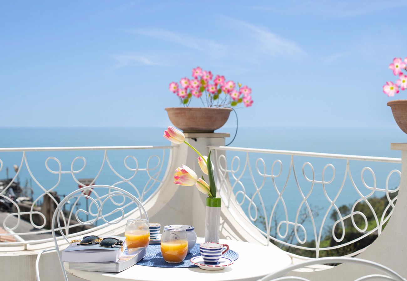 Villa a Amalfi - AMORE RENTALS - Villa Costa Incantata con Vista Mare e Jacuzzi