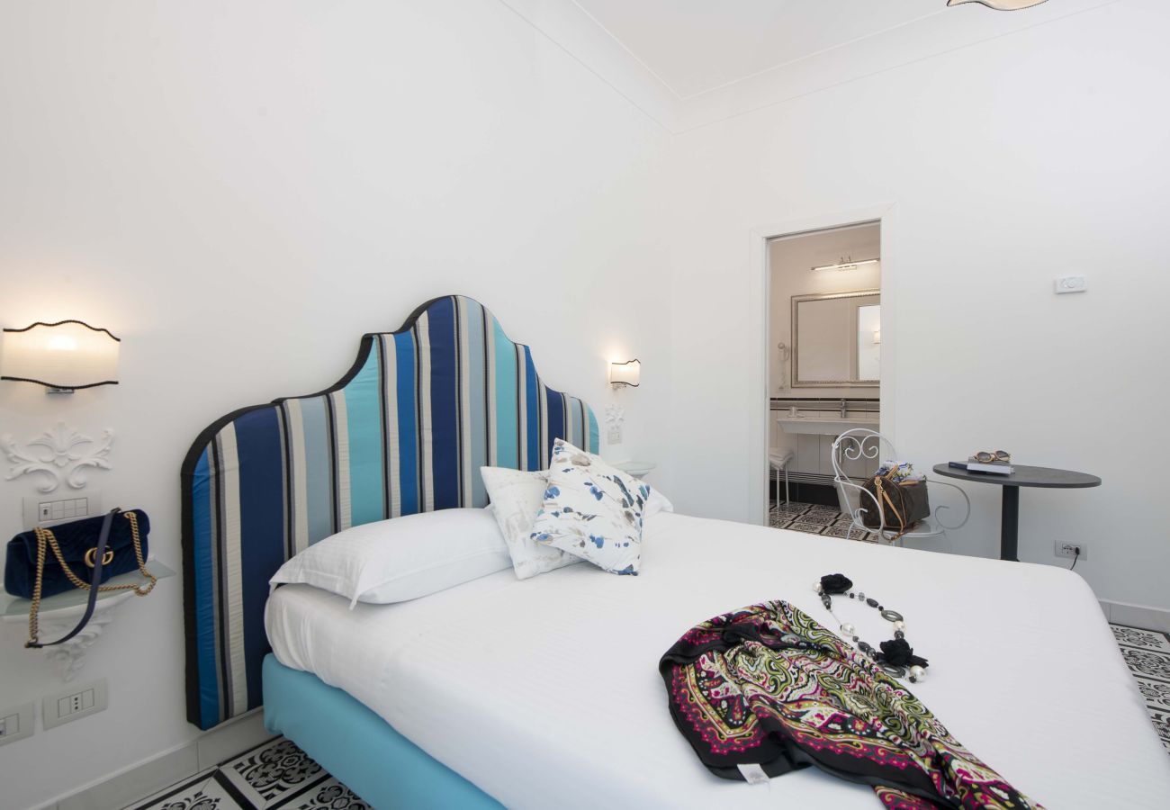 Villa a Amalfi - AMORE RENTALS - Villa Costa Incantata con Vista Mare e Jacuzzi