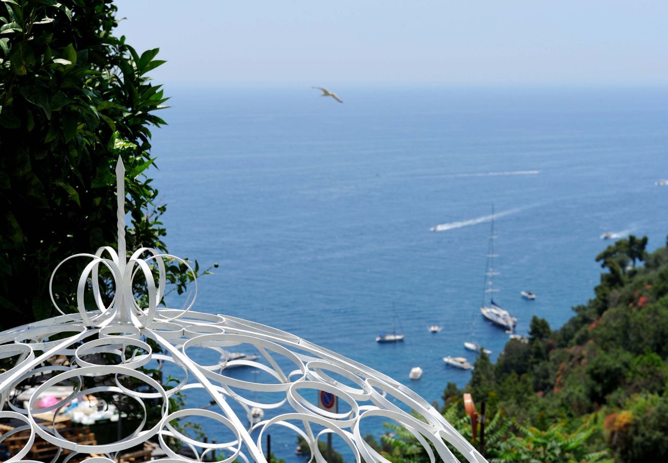 Villa a Amalfi - AMORE RENTALS - Villa Costa Incantata con Vista Mare e Jacuzzi