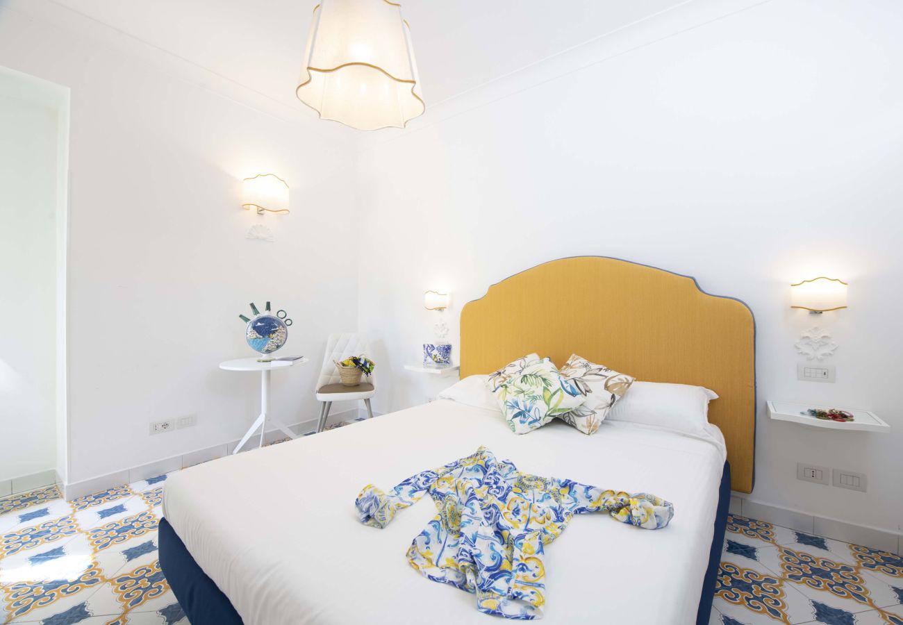 Villa a Amalfi - AMORE RENTALS - Villa Costa Incantata con Vista Mare e Jacuzzi