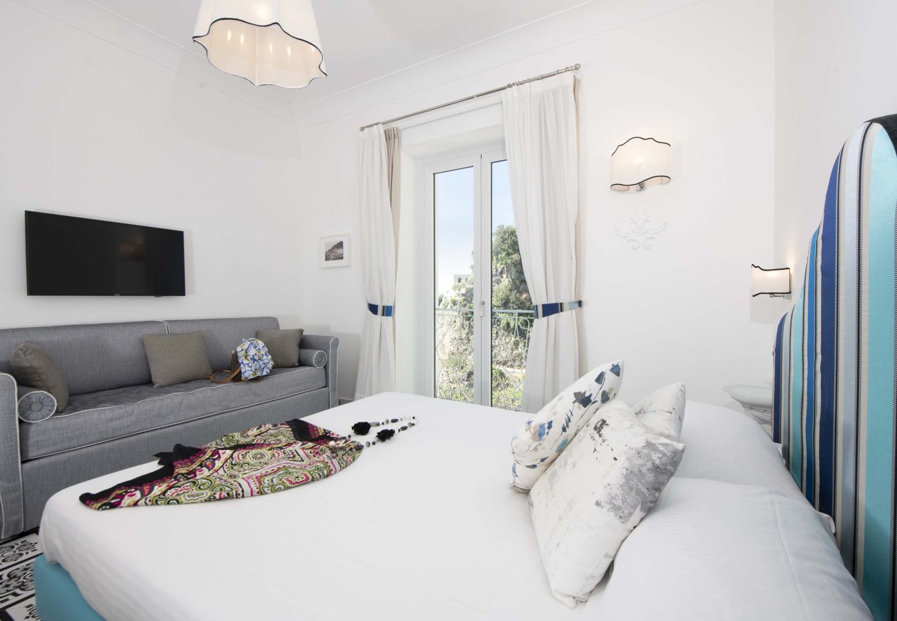 Villa a Amalfi - AMORE RENTALS - Villa Costa Incantata con Vista Mare e Jacuzzi