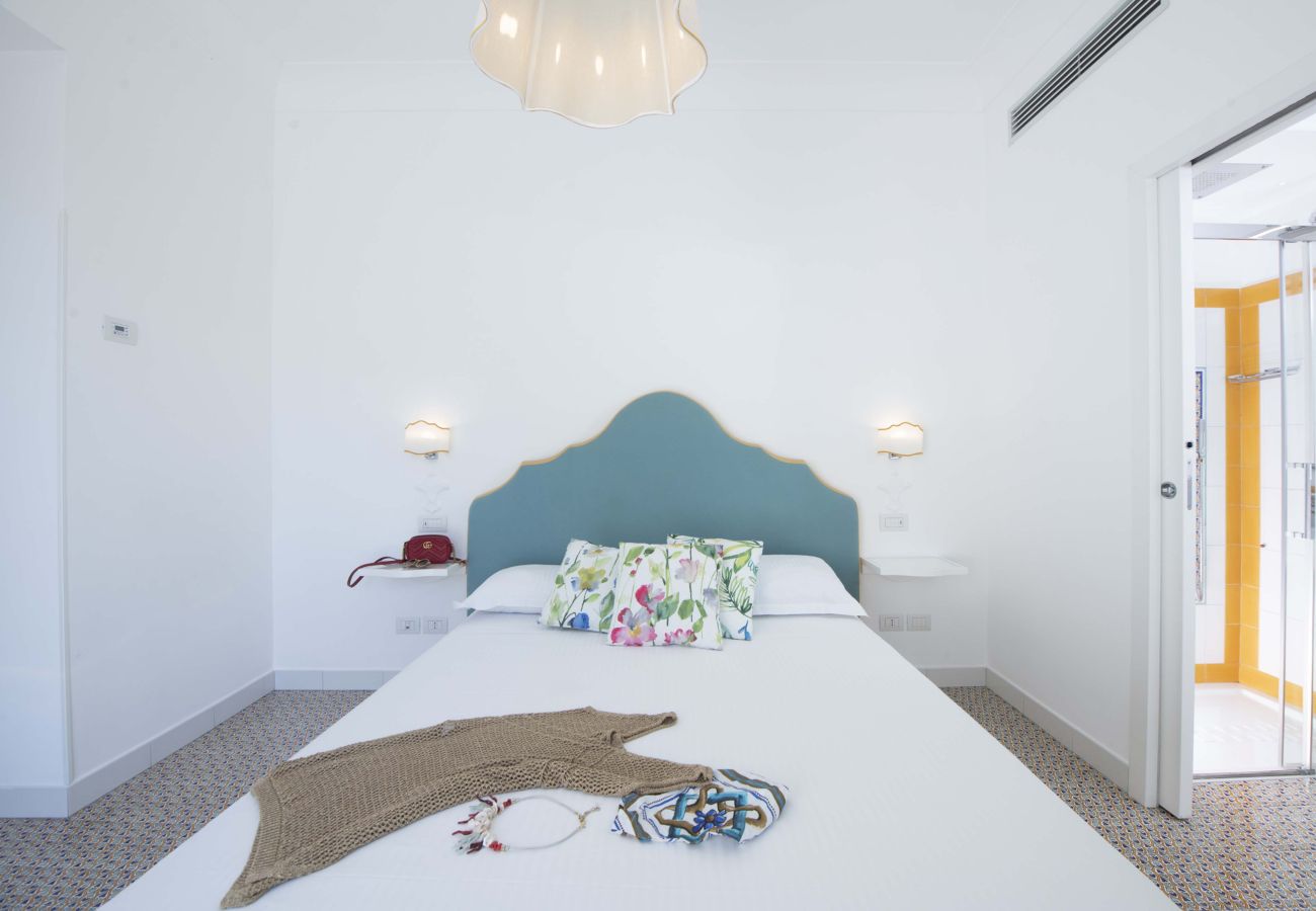 Villa a Amalfi - AMORE RENTALS - Villa Costa Incantata con Vista Mare e Jacuzzi