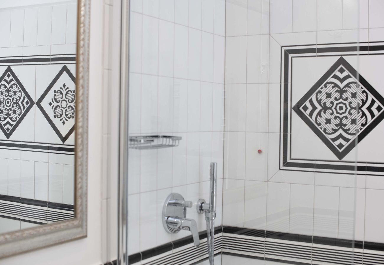 Villa a Amalfi - AMORE RENTALS - Villa Costa Incantata con Vista Mare e Jacuzzi