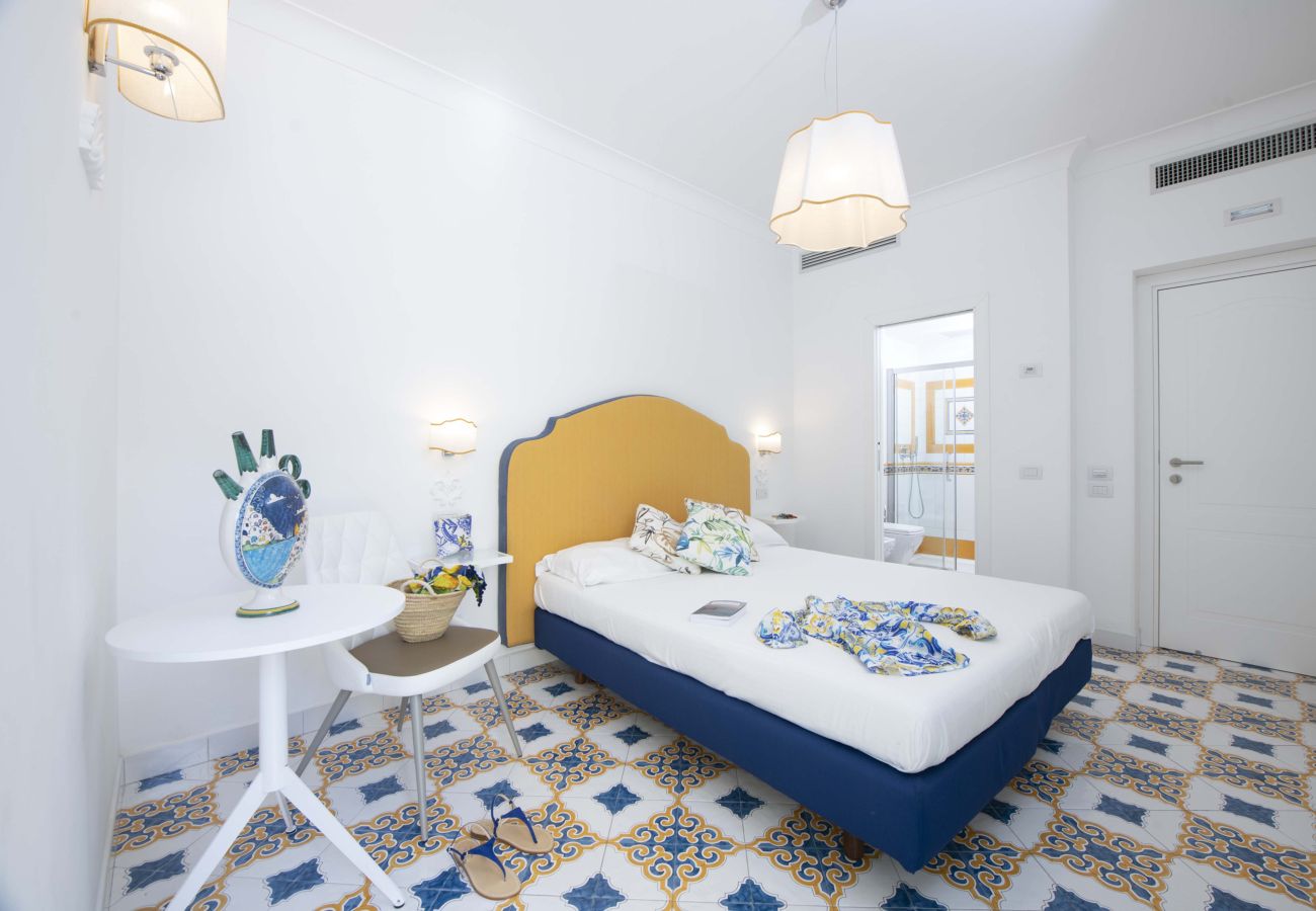 Villa a Amalfi - AMORE RENTALS - Villa Costa Incantata con Vista Mare e Jacuzzi