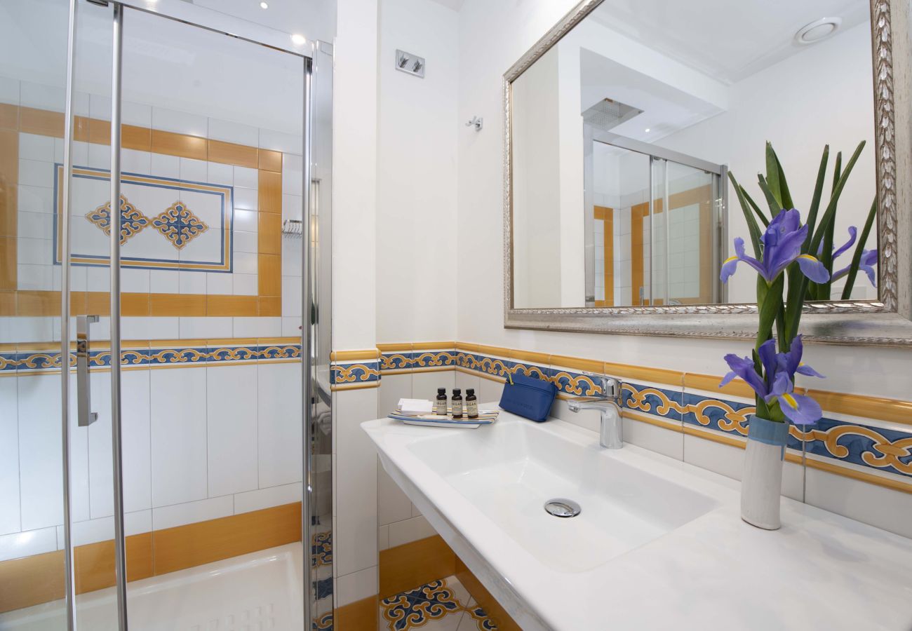 Villa a Amalfi - AMORE RENTALS - Villa Costa Incantata con Vista Mare e Jacuzzi