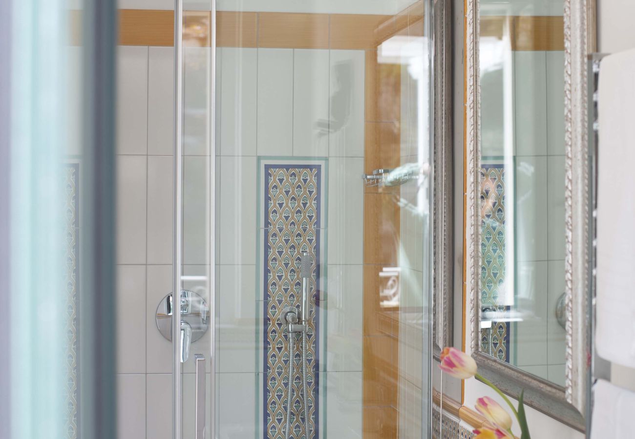 Villa a Amalfi - AMORE RENTALS - Villa Costa Incantata con Vista Mare e Jacuzzi