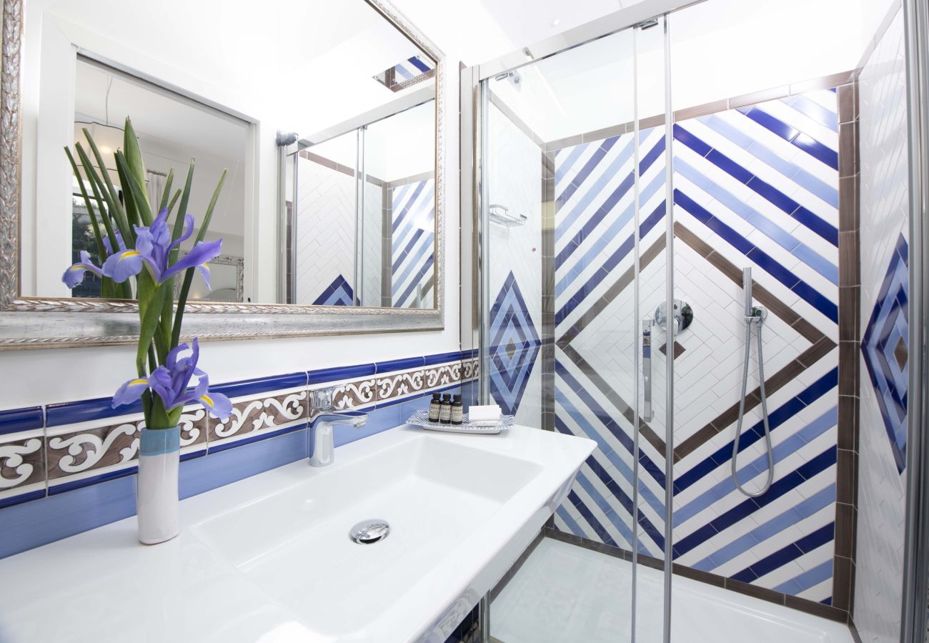 Villa a Amalfi - AMORE RENTALS - Villa Costa Incantata con Vista Mare e Jacuzzi