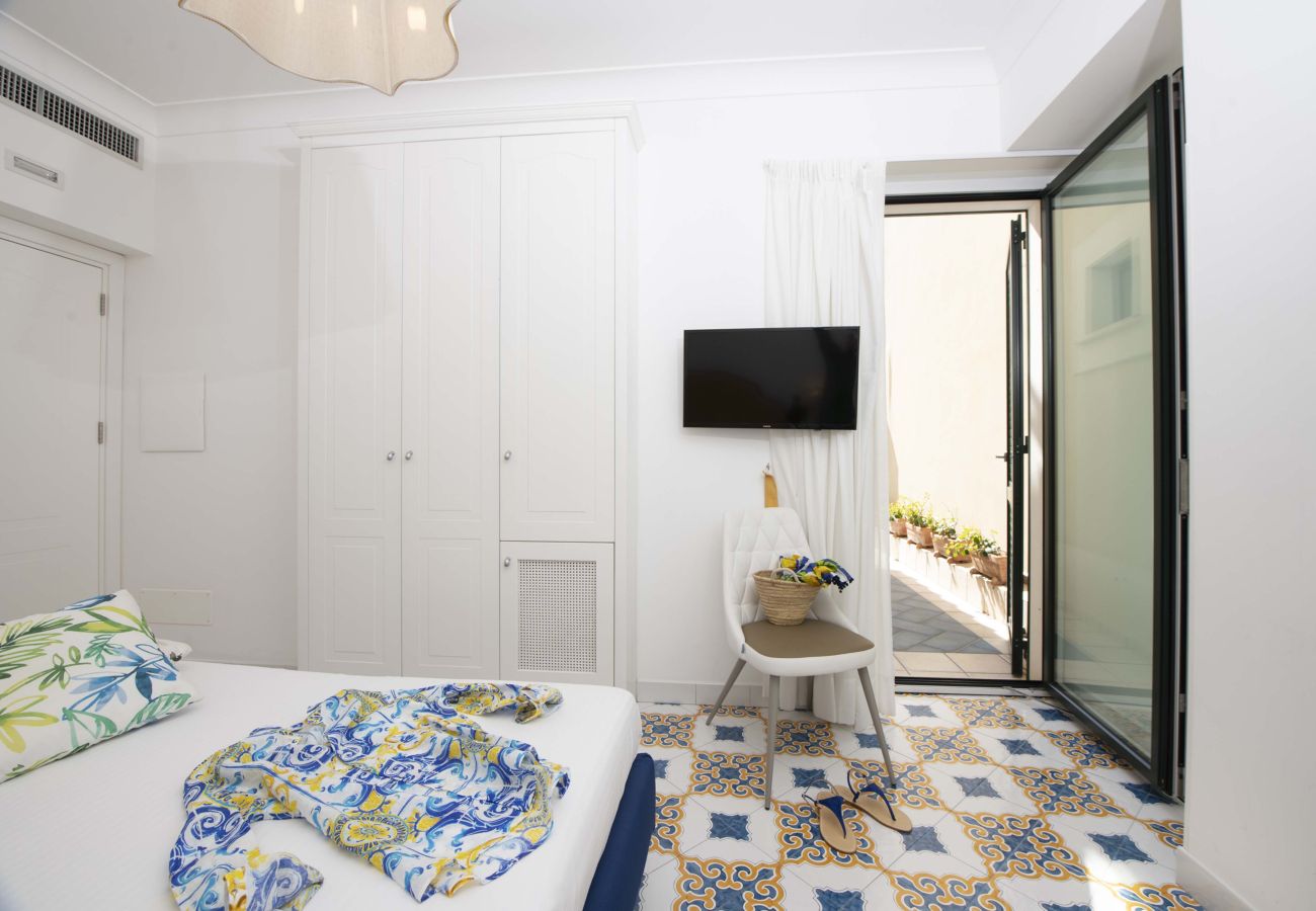 Villa a Amalfi - AMORE RENTALS - Villa Costa Incantata con Vista Mare e Jacuzzi