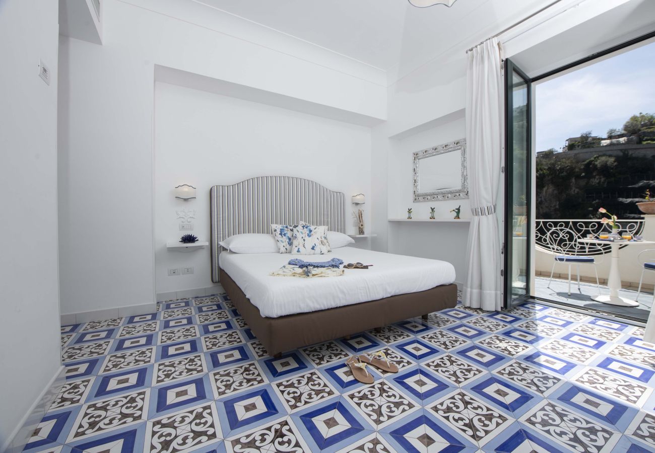 Villa a Amalfi - AMORE RENTALS - Villa Costa Incantata con Vista Mare e Jacuzzi