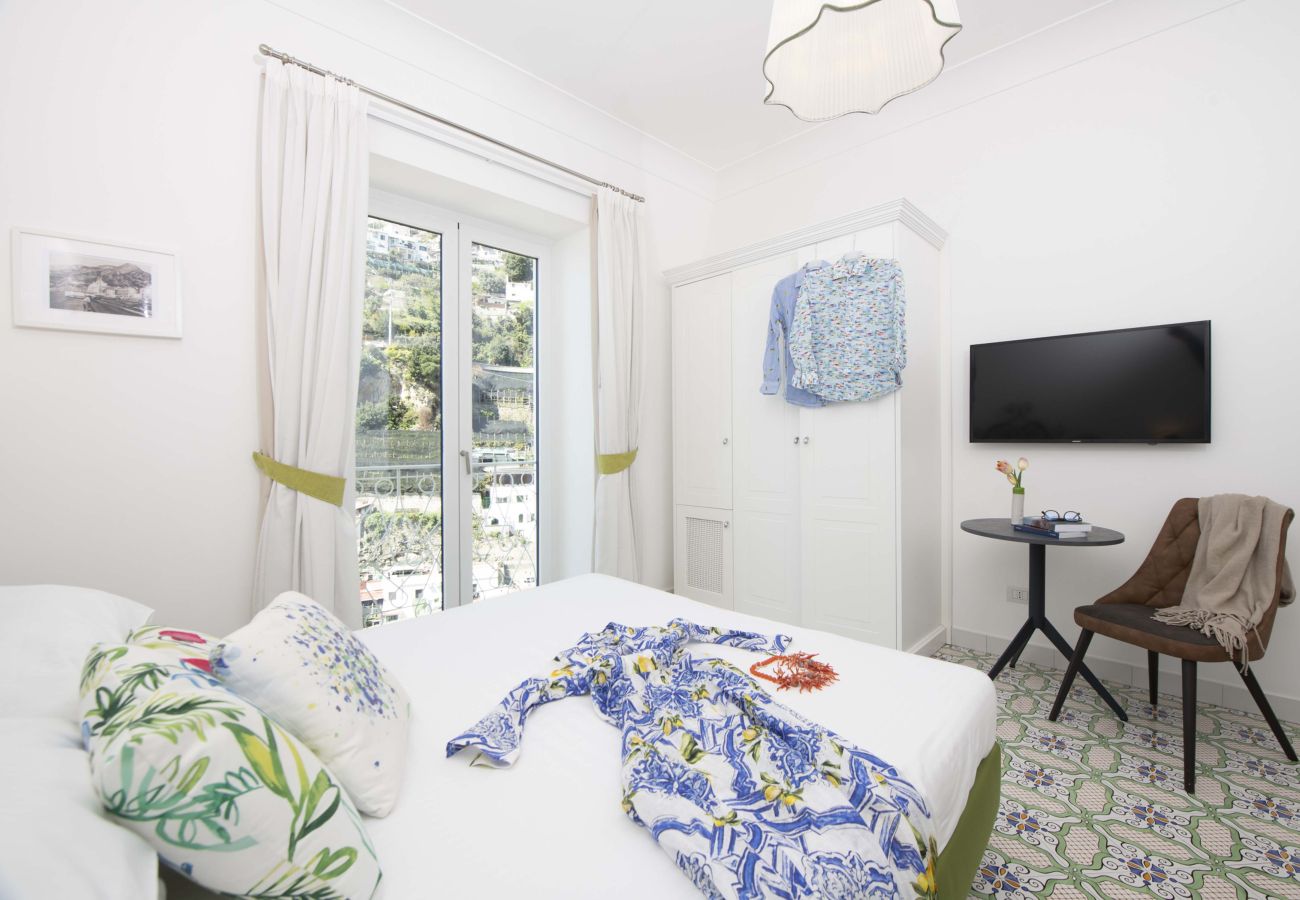 Villa a Amalfi - AMORE RENTALS - Villa Costa Incantata con Vista Mare e Jacuzzi