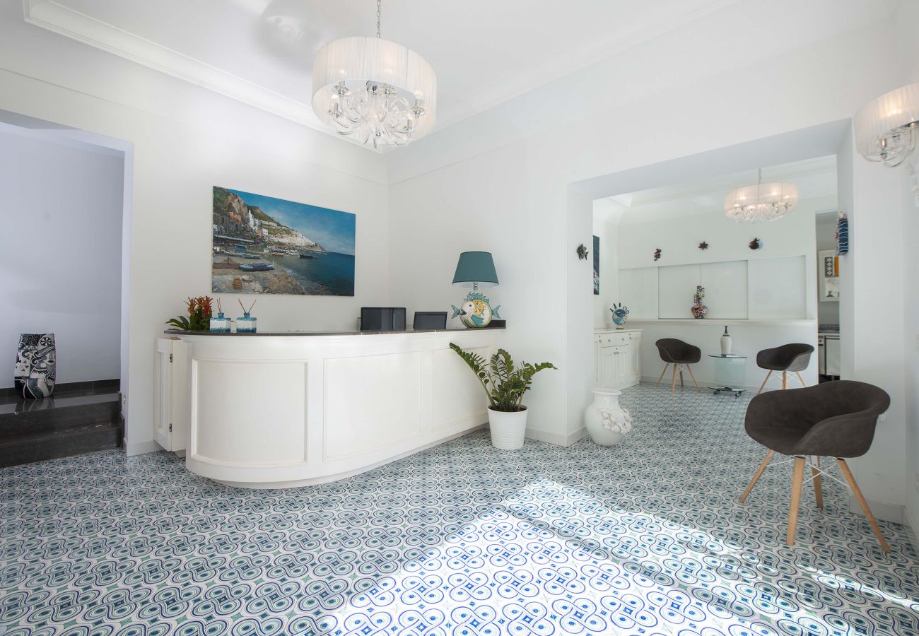 Villa a Amalfi - AMORE RENTALS - Villa Costa Incantata con Vista Mare e Jacuzzi