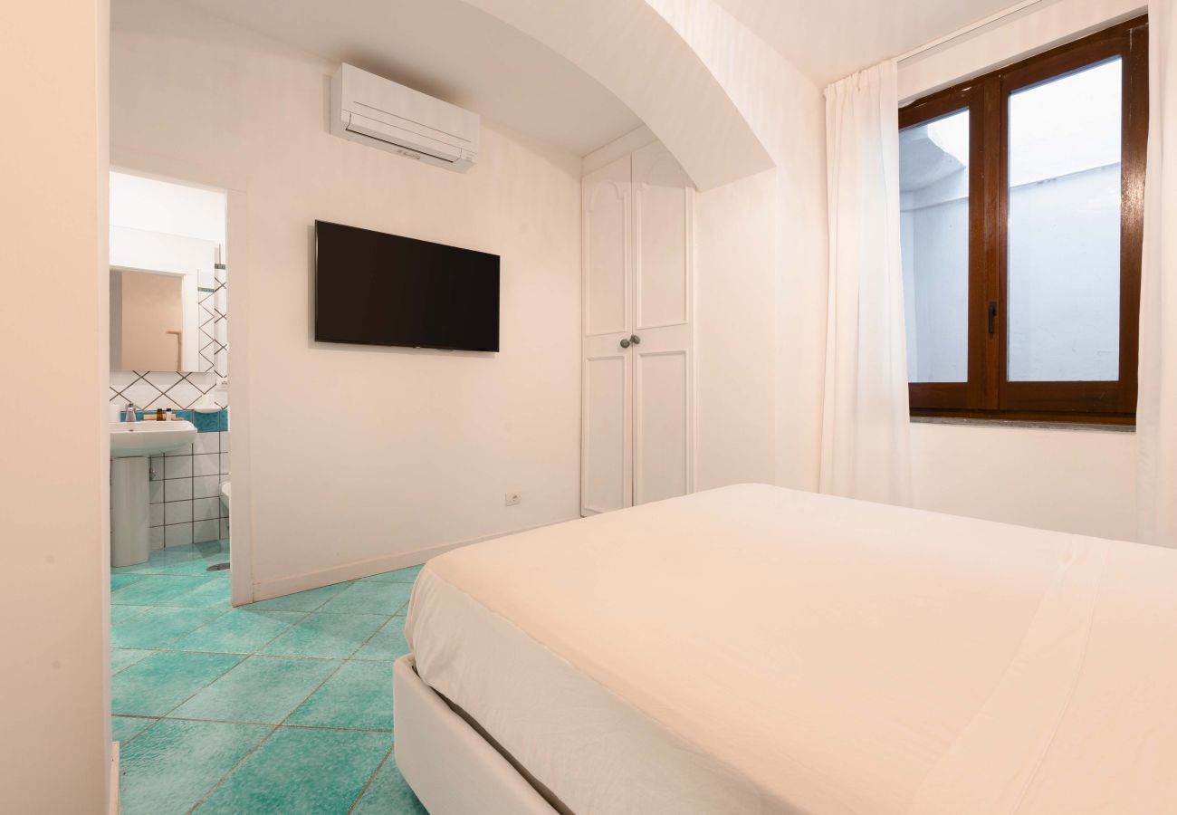 Villa a Massa Lubrense - AMORE RENTALS - Villa La Torre con Discesa Diretta al Mare