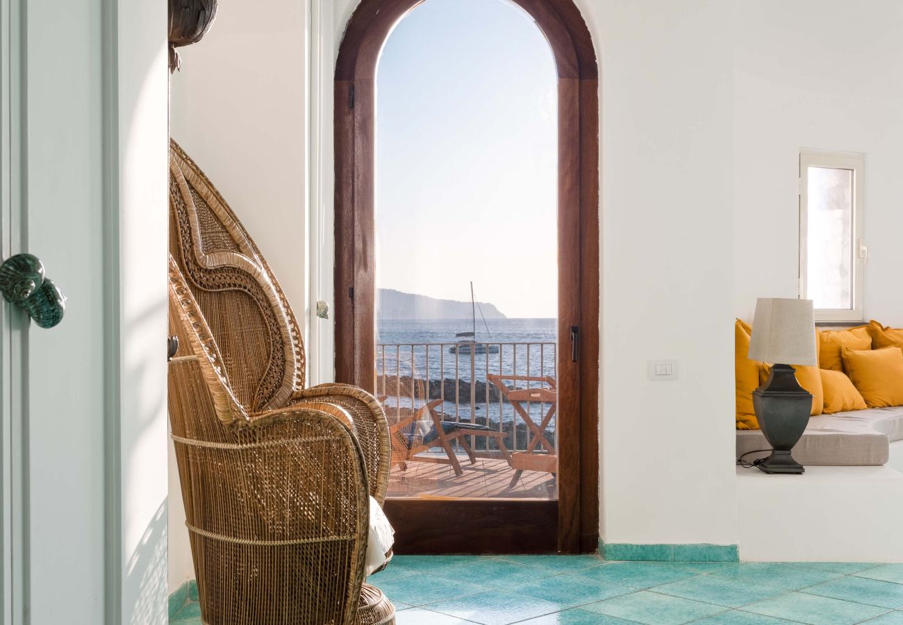 Villa a Massa Lubrense - AMORE RENTALS - Villa La Torre con Discesa Diretta al Mare