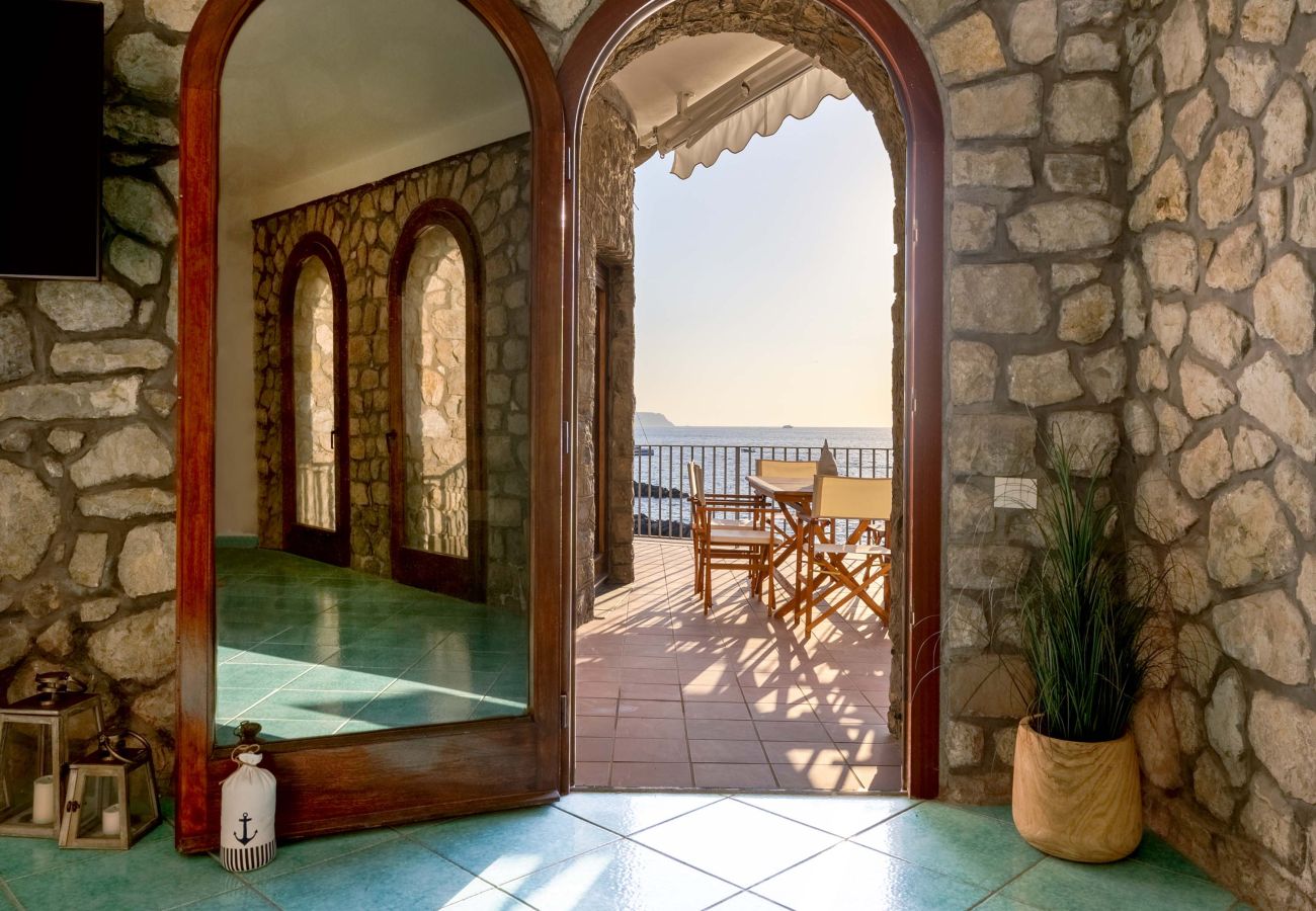 Villa a Massa Lubrense - AMORE RENTALS - Villa La Torre con Discesa Diretta al Mare