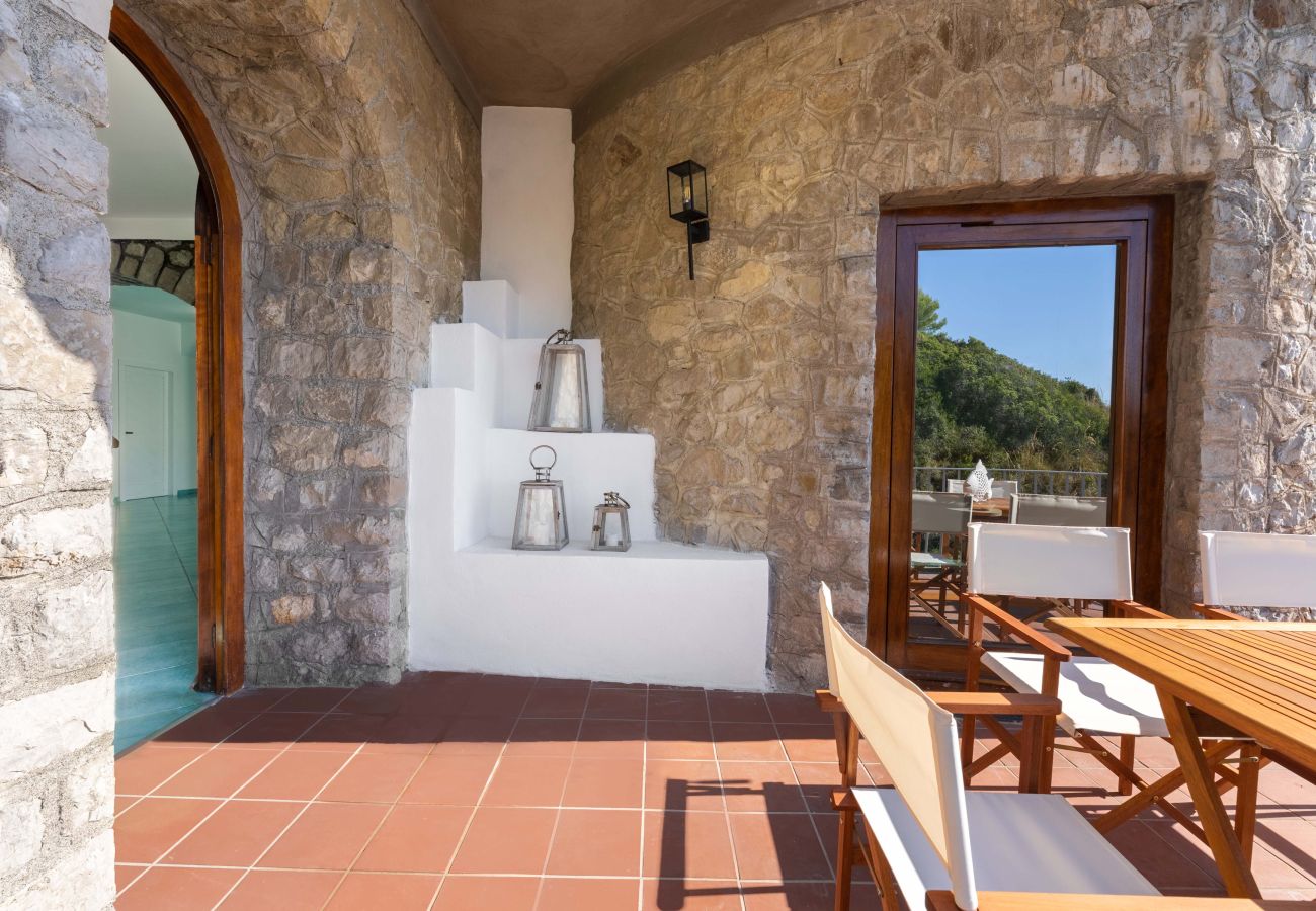 Villa a Massa Lubrense - AMORE RENTALS - Villa La Torre con Discesa Diretta al Mare