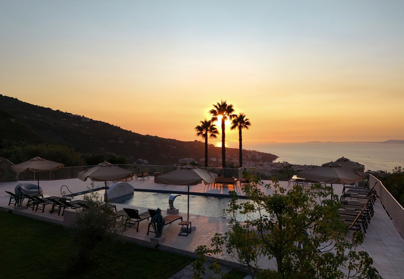 Villa a Sorrento - AMORE RENTALS - Villa Kalisa - Dimora di Lusso Esclusiva