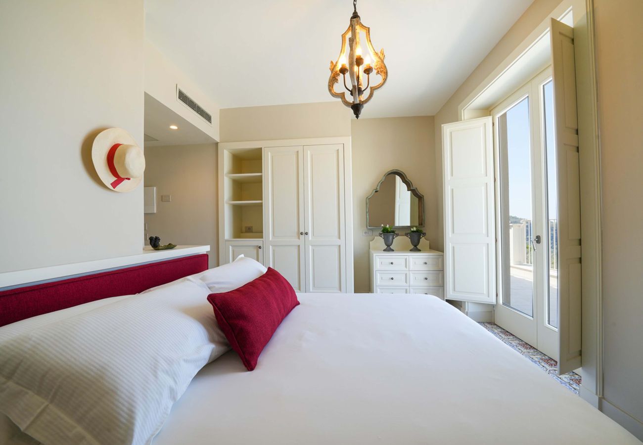 Villa a Sorrento - AMORE RENTALS - Villa Kalisa - Dimora di Lusso Esclusiva