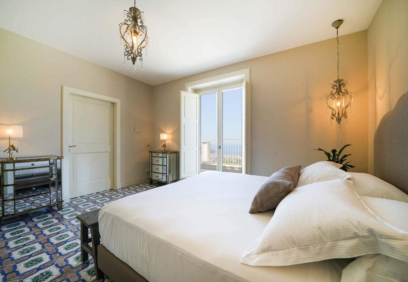 Villa a Sorrento - AMORE RENTALS - Villa Kalisa - Dimora di Lusso Esclusiva