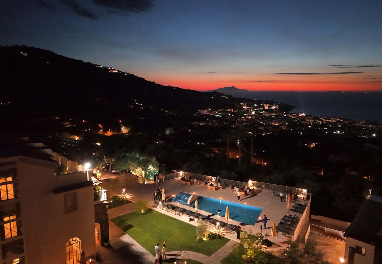 Villa a Sorrento - AMORE RENTALS - Villa Kalisa - Dimora di Lusso Esclusiva