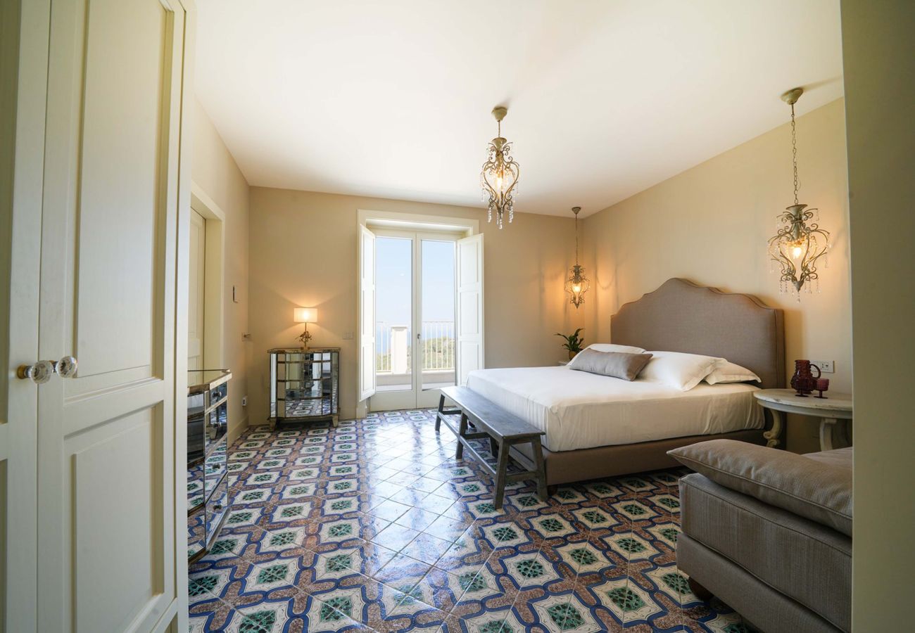 Villa a Sorrento - AMORE RENTALS - Villa Kalisa - Dimora di Lusso Esclusiva