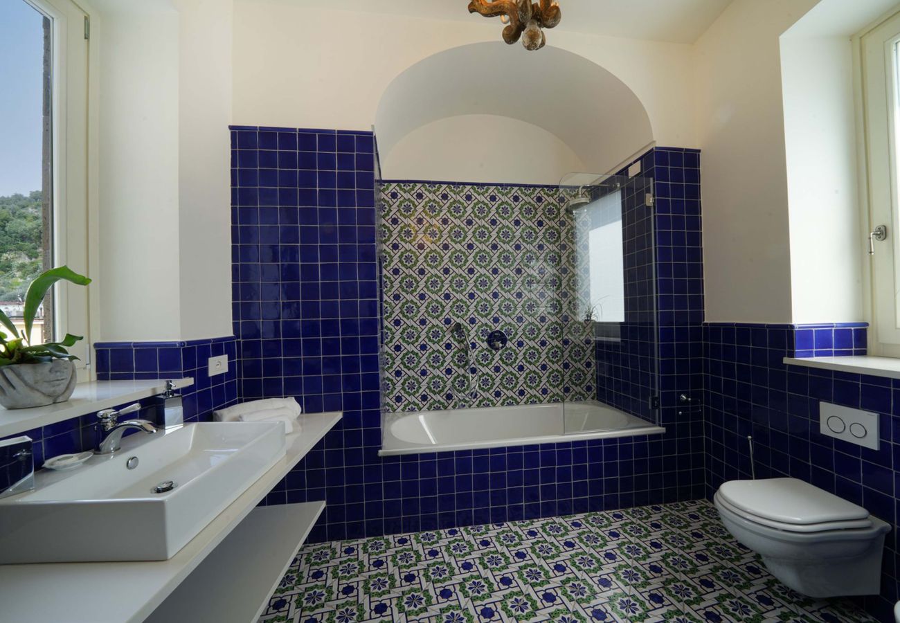 Villa a Sorrento - AMORE RENTALS - Villa Kalisa - Dimora di Lusso Esclusiva