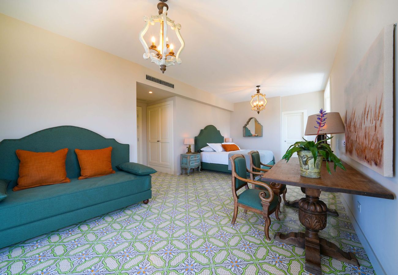 Villa a Sorrento - AMORE RENTALS - Villa Kalisa - Dimora di Lusso Esclusiva