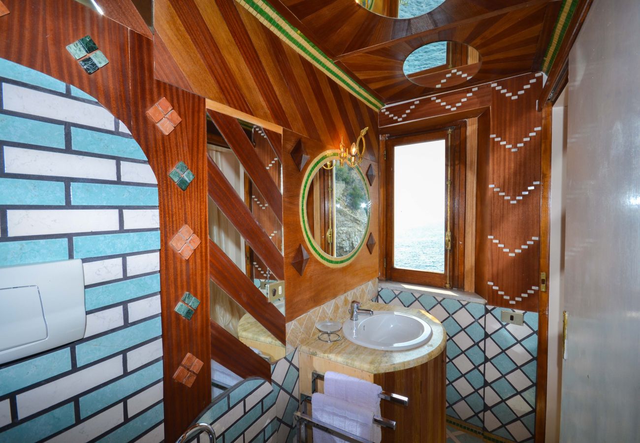 Villa a Furore - AMORE RENTALS - Villa Incanto sul Mare - Assoluta Privacy con Accesso Privato al Mare