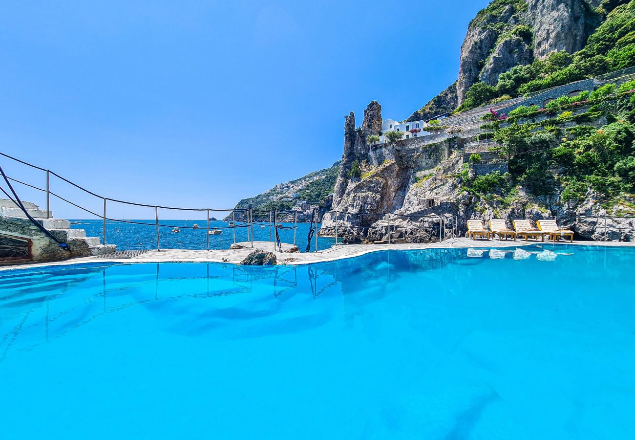 Villa a Furore - AMORE RENTALS - Villa Incanto sul Mare - Assoluta Privacy con Accesso Privato al Mare