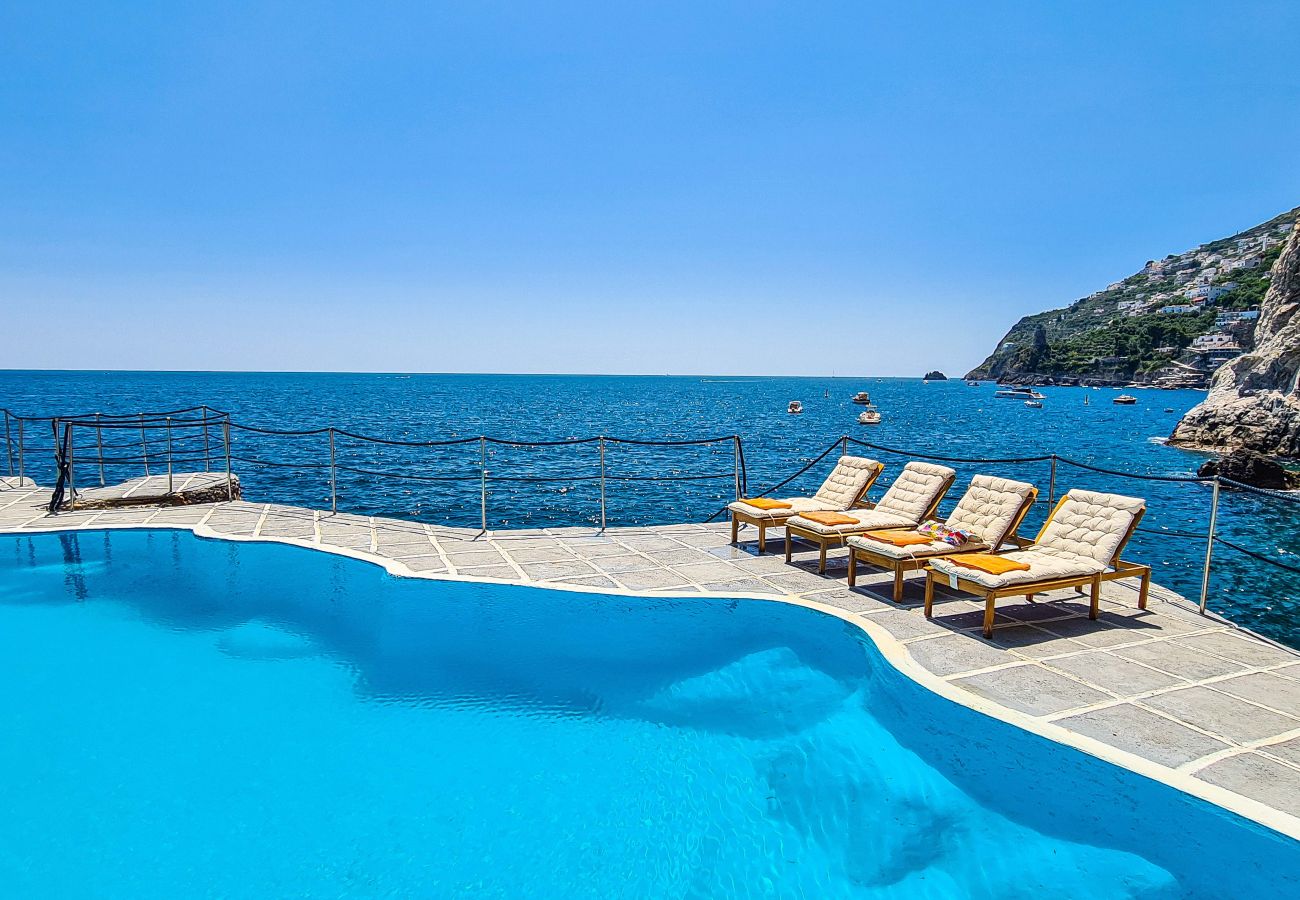 Villa a Furore - AMORE RENTALS - Villa Incanto sul Mare - Assoluta Privacy con Accesso Privato al Mare