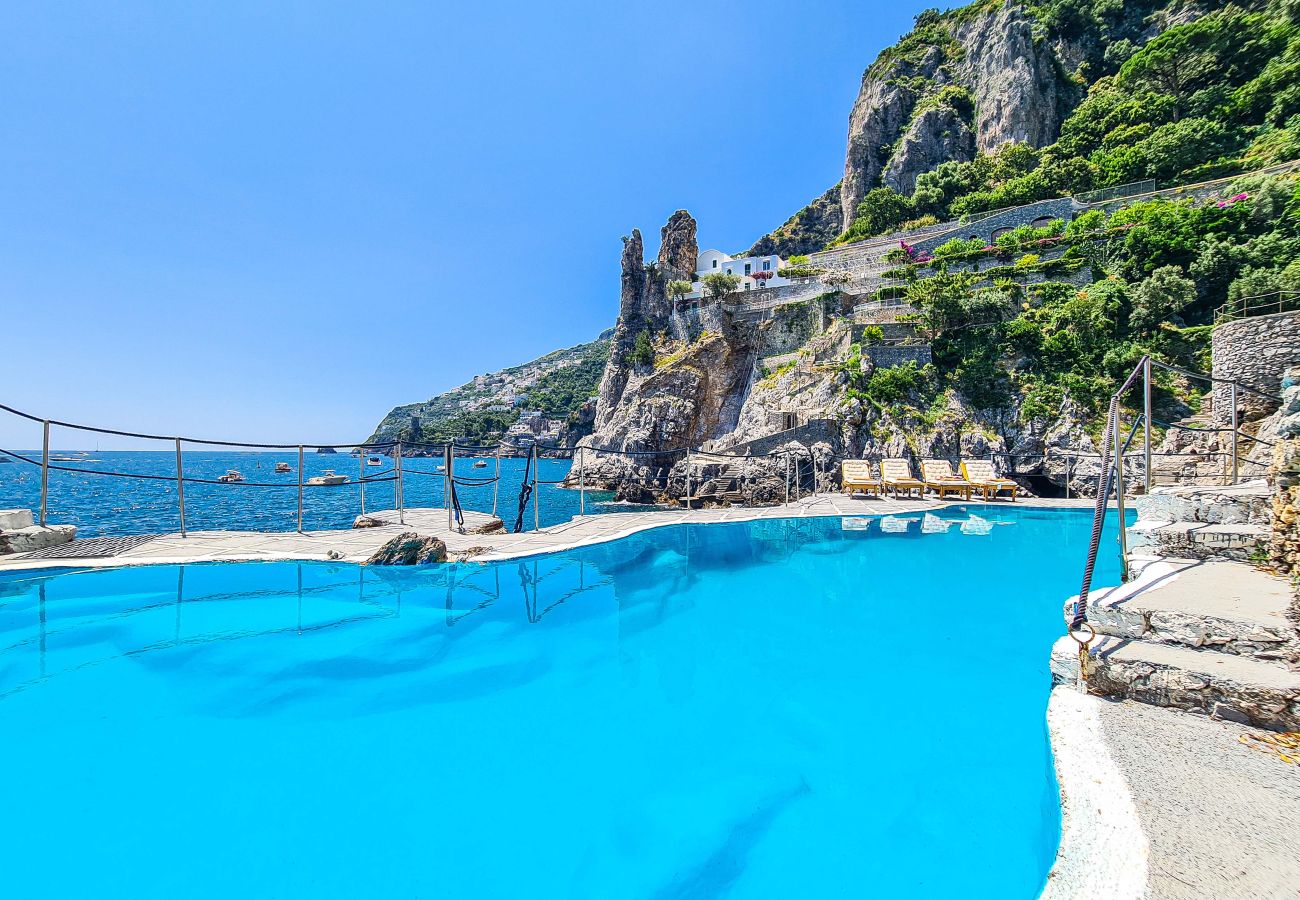 Villa a Furore - AMORE RENTALS - Villa Incanto sul Mare - Assoluta Privacy con Accesso Privato al Mare