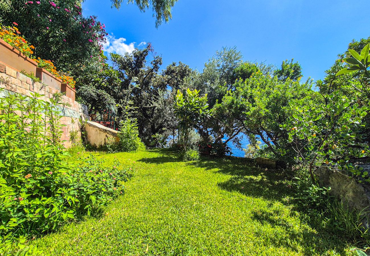 Villa a Furore - AMORE RENTALS - Villa Incanto sul Mare - Assoluta Privacy con Accesso Privato al Mare