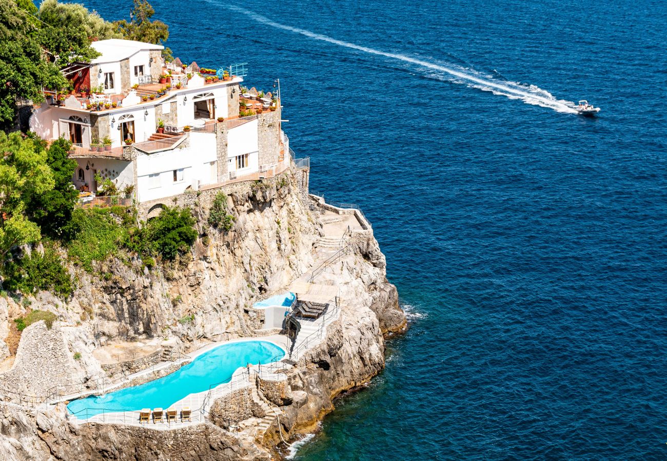 Villa a Furore - AMORE RENTALS - Villa Incanto sul Mare - Assoluta Privacy con Accesso Privato al Mare