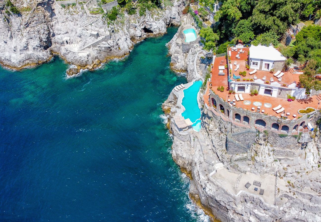 Villa a Furore - AMORE RENTALS - Villa Incanto sul Mare - Assoluta Privacy con Accesso Privato al Mare