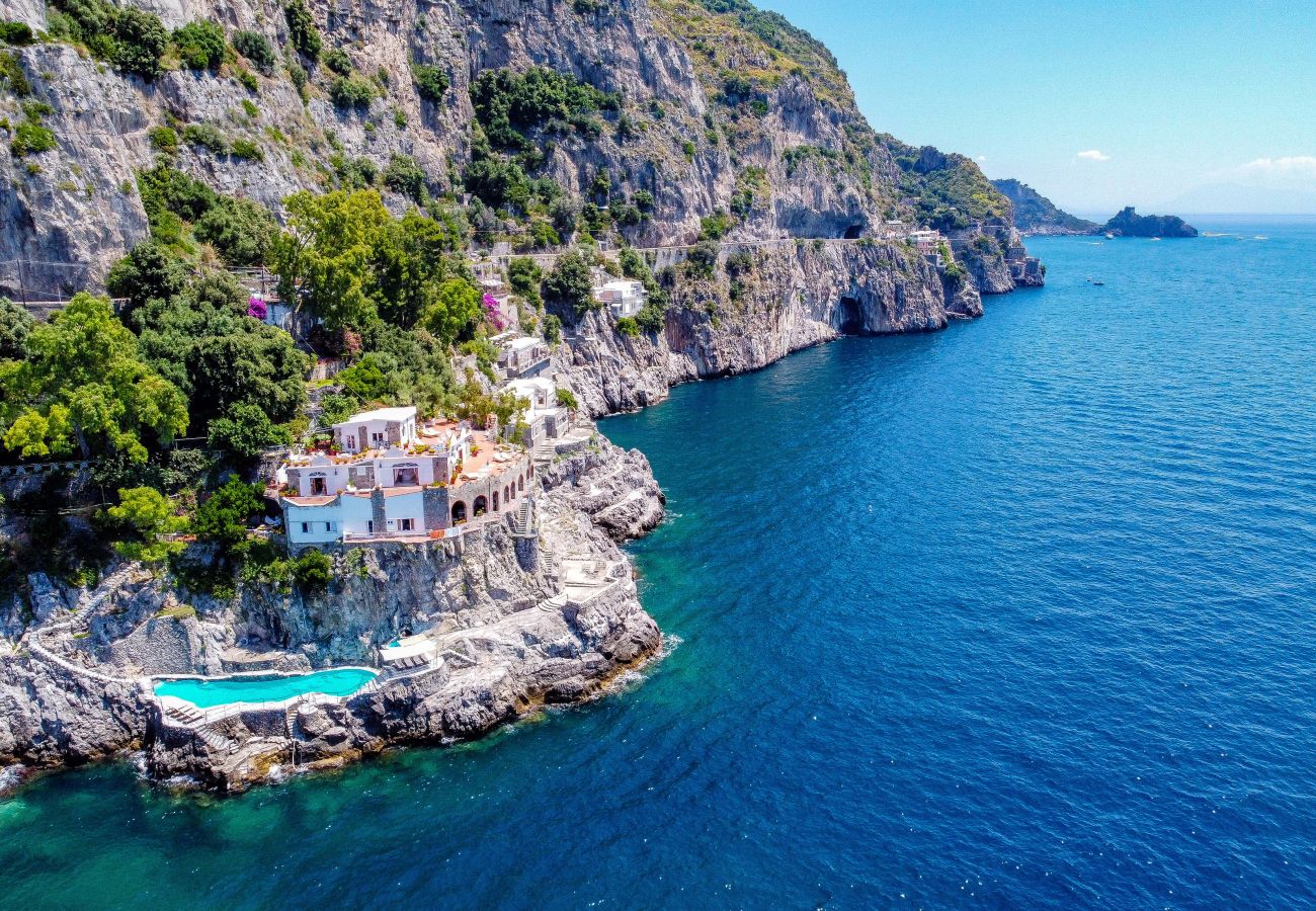 Villa a Furore - AMORE RENTALS - Villa Incanto sul Mare - Assoluta Privacy con Accesso Privato al Mare