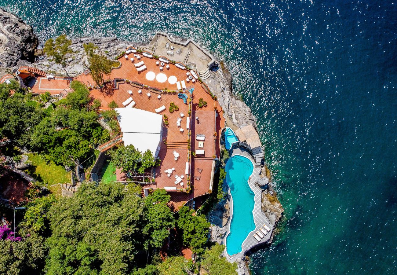 Villa a Furore - AMORE RENTALS - Villa Incanto sul Mare - Assoluta Privacy con Accesso Privato al Mare