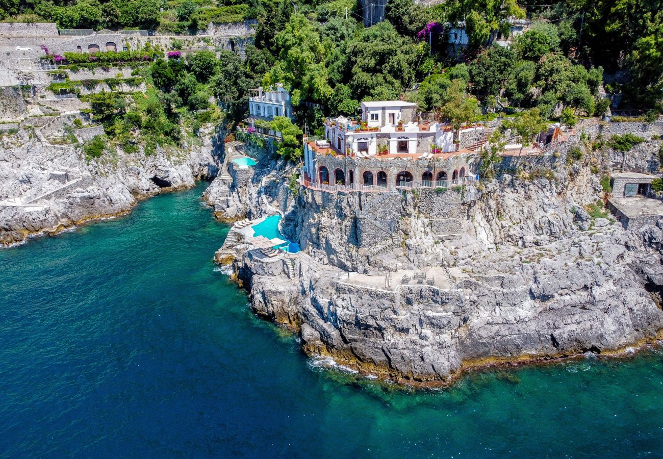 Villa a Furore - AMORE RENTALS - Villa Incanto sul Mare - Assoluta Privacy con Accesso Privato al Mare