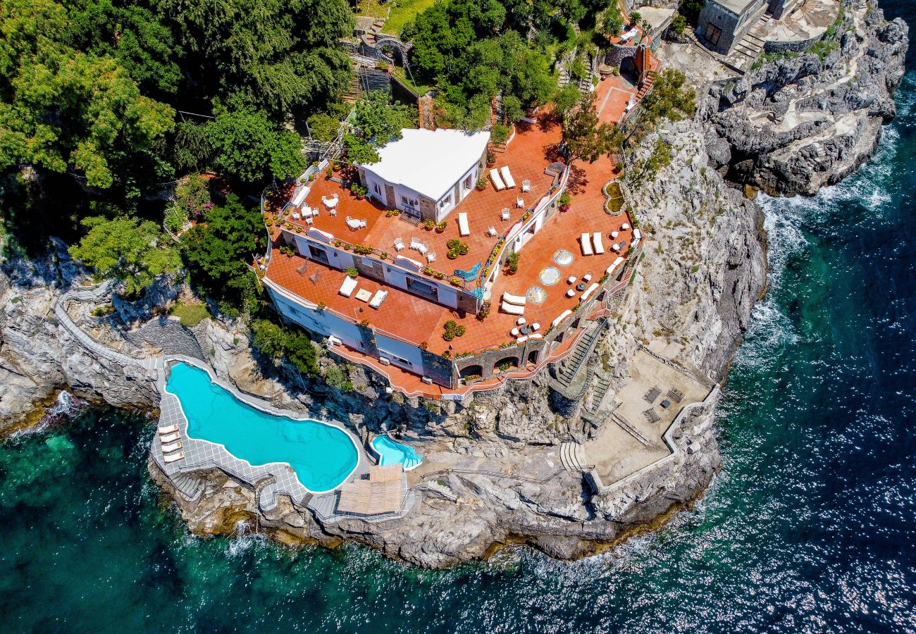 Villa a Furore - AMORE RENTALS - Villa Incanto sul Mare - Assoluta Privacy con Accesso Privato al Mare