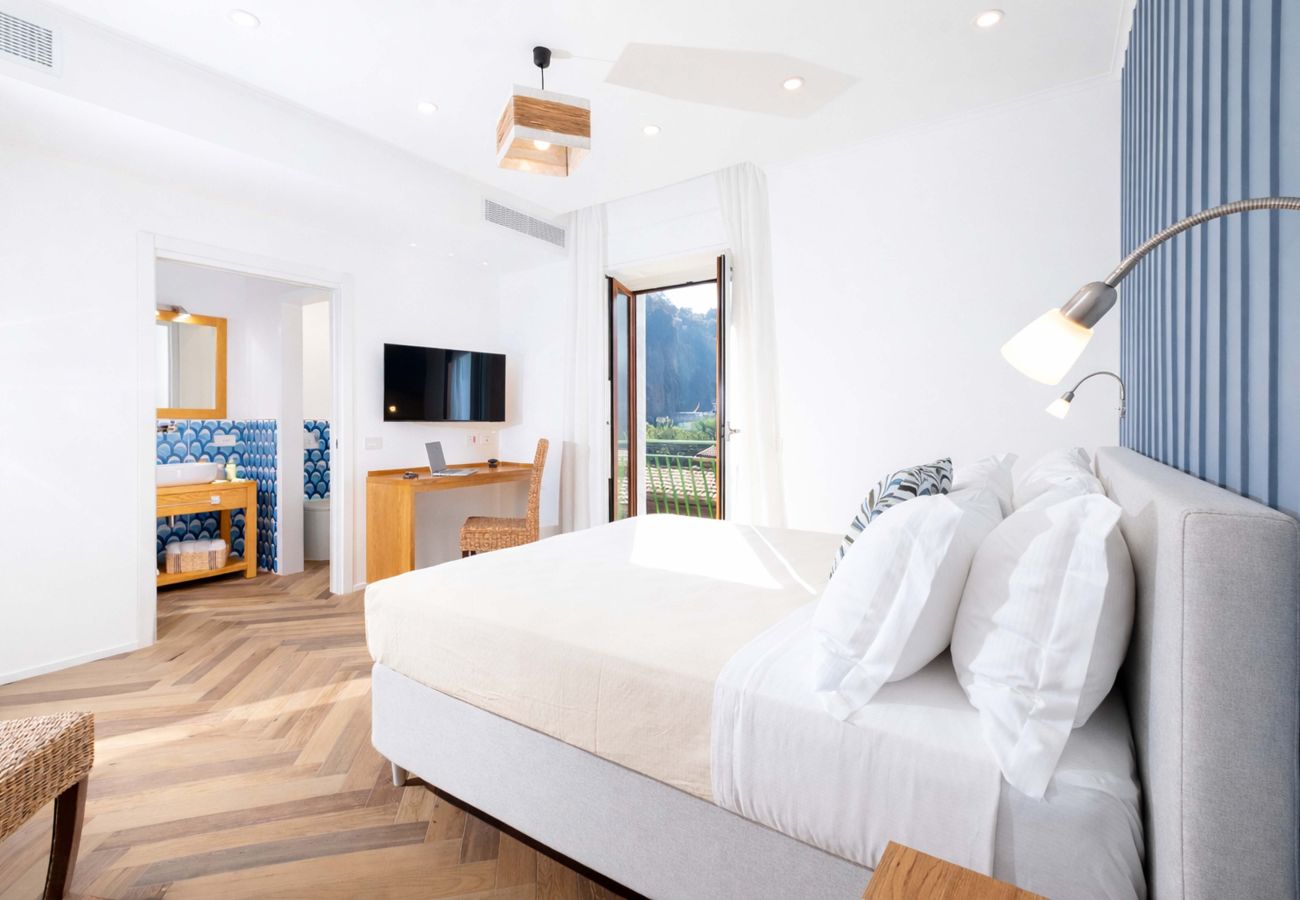 Appartamento a Sorrento - AMORE RENTALS - Appartamento Seapearl Sorrento con Vista Mare, Vicino alla Spiaggia