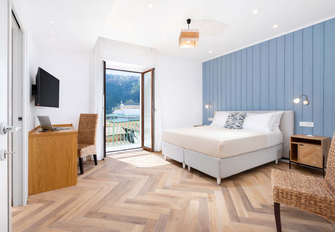 Appartamento a Sorrento - AMORE RENTALS - Appartamento Seapearl Sorrento con Vista Mare, Vicino alla Spiaggia