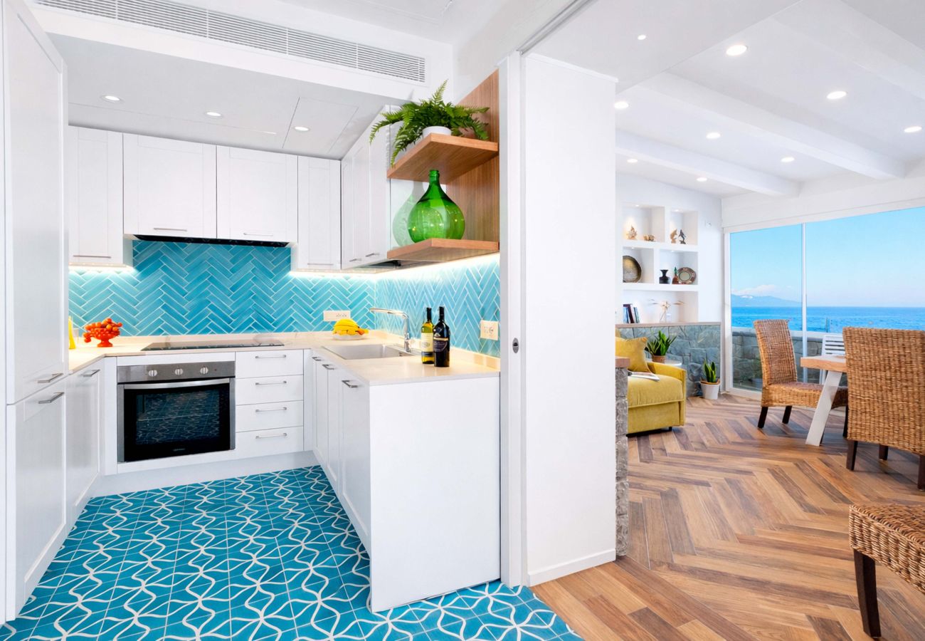 Appartamento a Sorrento - AMORE RENTALS - Appartamento Seapearl Sorrento con Vista Mare, Vicino alla Spiaggia