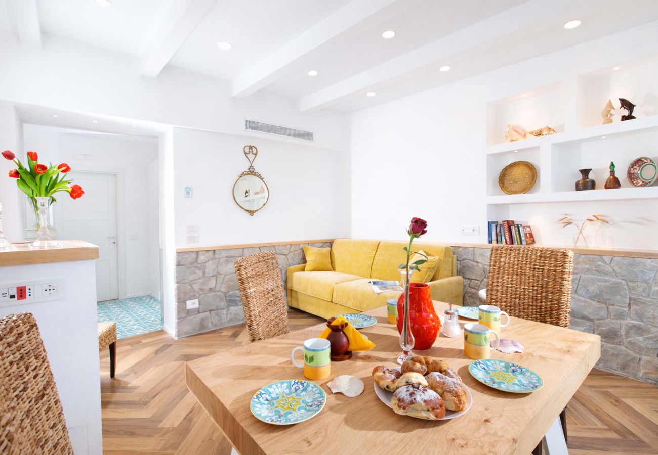 Appartamento a Sorrento - AMORE RENTALS - Appartamento Seapearl Sorrento con Vista Mare, Vicino alla Spiaggia
