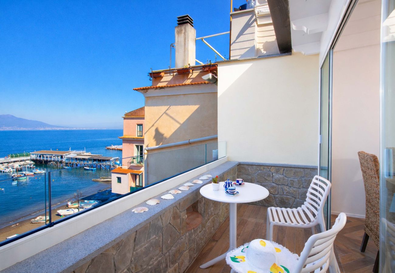 Appartamento a Sorrento - AMORE RENTALS - Appartamento Seapearl Sorrento con Vista Mare, Vicino alla Spiaggia