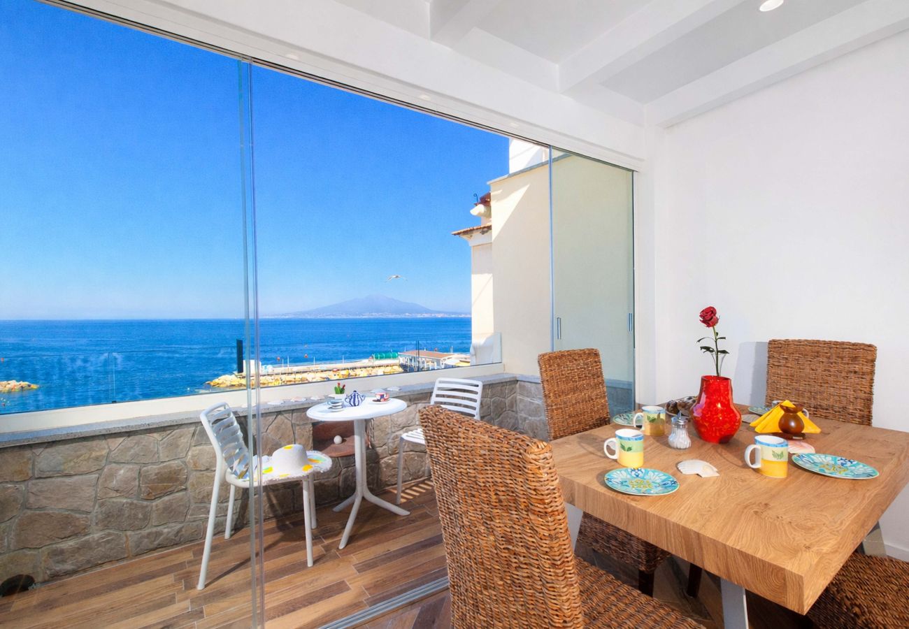 Appartamento a Sorrento - AMORE RENTALS - Appartamento Seapearl Sorrento con Vista Mare, Vicino alla Spiaggia